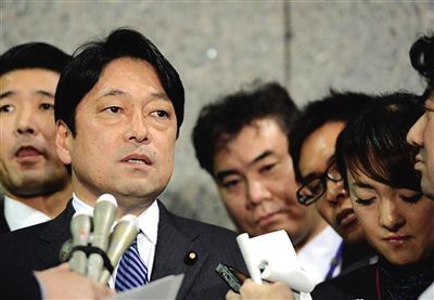 2月5日晚，日本防衛(wèi)省大臣小野寺召開緊急記者會，公開日本自衛(wèi)隊軍艦被中國軍艦雷達瞄準的消息。據(jù)稱，首相安倍晉三親自下達了公開的指令。