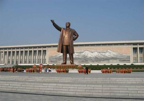 韓國稱或利用導(dǎo)彈對平壤等大城市的金日成、金正日銅像進(jìn)行精密打擊