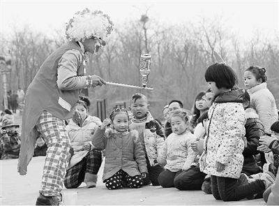 鄭州商都民俗廟會(huì) 洋溢濃濃年味 鄭州商都民俗廟會(huì) 洋溢濃濃年味