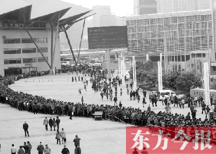 3月2日，在鄭州國際會展中心，河南省春季人才招聘會舉行，六萬五千名求職者扎堆求職