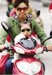 昨天清晨，文化宮路。 鄭州晚報(bào)記者 張翼飛 圖