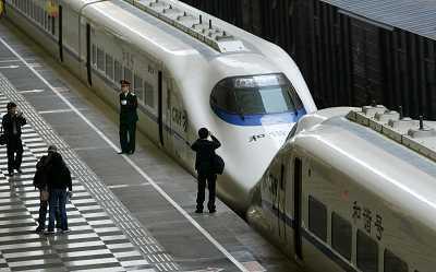 高鐵發(fā)車(chē)出意外 落下8節(jié)車(chē)廂