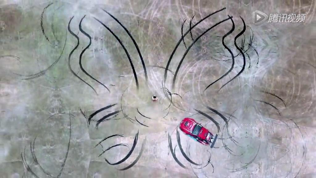 真人版“藤原拓?！崩@美女飄移輪印畫(huà)蝴蝶