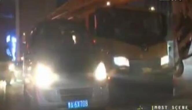 撞了車還打人 這是誰在胡鬧？