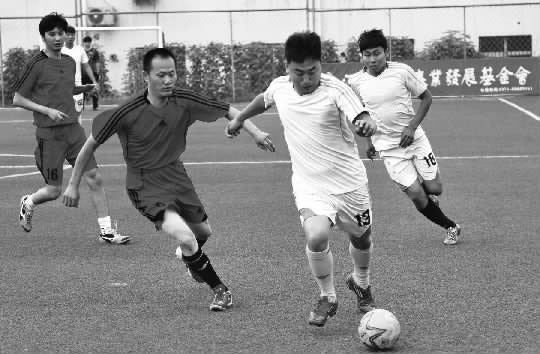 專為本屆賽事而組建的鄭州第九人民醫(yī)院隊(duì)，是該院歷史上第一支足球隊(duì)