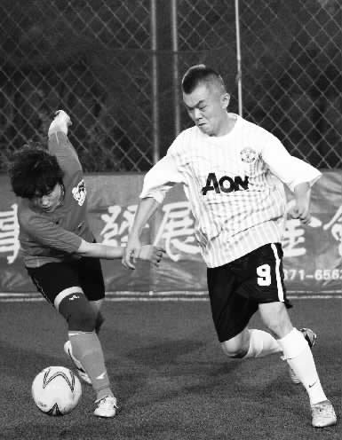 跟男人踢球，鏗鏘玫瑰們?cè)缫蚜?xí)慣