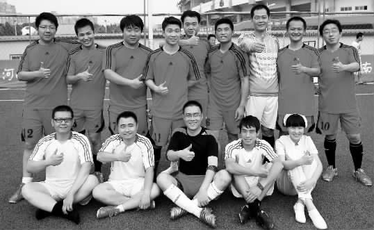 在首場比賽失利的情況下，“天使”們后來居上，昂首晉級