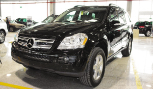 奔馳車(chē)身陷“漏油門(mén)” 奔馳車(chē)身陷“漏油門(mén)”