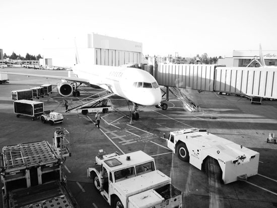 河南電視臺都市頻道記者拍到的繁忙的孟菲斯機(jī)場