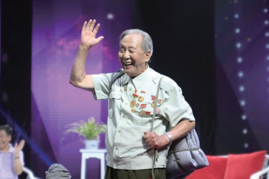 83歲，張立修打行軍包依然很迅速