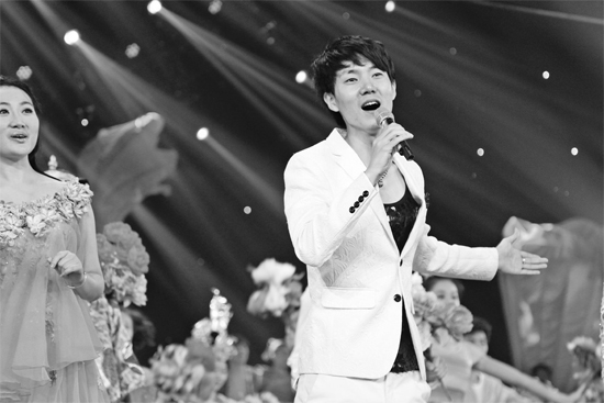 在青歌賽頒獎盛典上，王晰的超炫男低音再次引爆全場