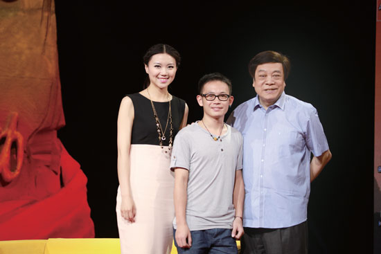 彭俊（中）亮相《中國感動》