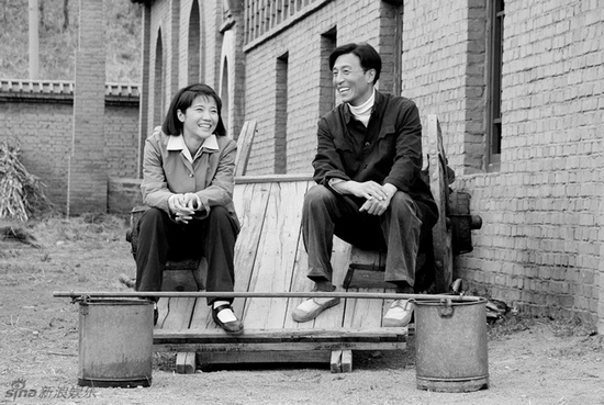 焦裕祿的妻子從縣委伙房借了小半桶水，焦裕祿說(shuō)，這水是炊事員走四五里路擔(dān)來(lái)的，你這算剝削 《電視劇》焦