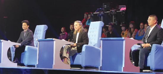 節(jié)目中，崔永元、蔡志忠、錢文忠 由左至右 三為成語先生妙語不斷