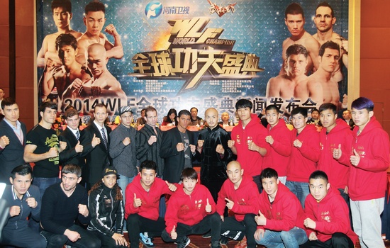 新聞發(fā)布會上，中外選手齊聚一堂。