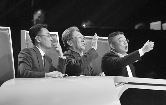 困擾著很多漢語使用者的問題，被三位先生以輕松幽默的方式提出來自嘲后，都令觀眾會心大笑。