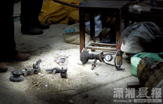 7歲男童被爆米花機(jī)炸死 鄰居同情至其家中搶購(gòu)