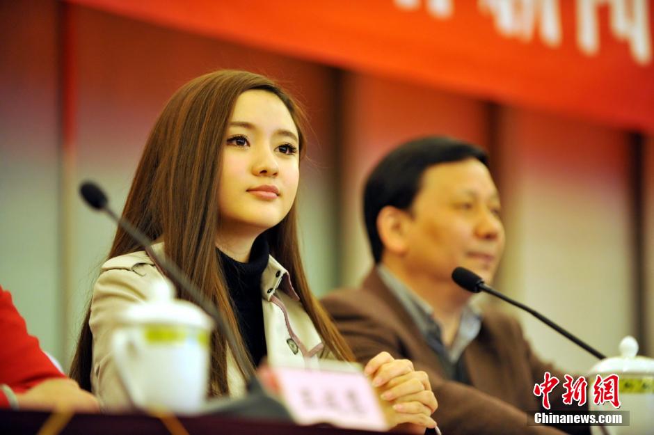 四川力達(dá)士足球俱樂部成立 美女董事長艾如出席發(fā)布會