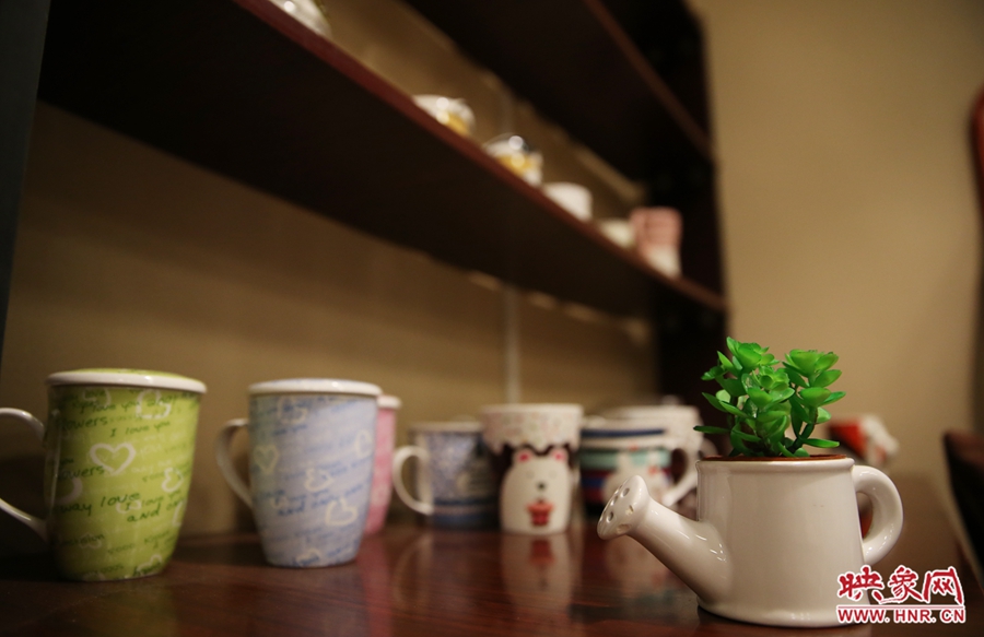 書店內(nèi)促銷用的杯子。