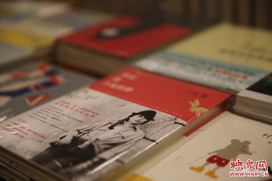 書店內(nèi)的書。