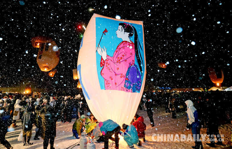 日本仙北市舉行傳統(tǒng)“放天燈”活動(dòng) 民眾冒雪參加 日本仙北市舉行傳統(tǒng)“放天燈”活動(dòng) 民眾冒雪參加