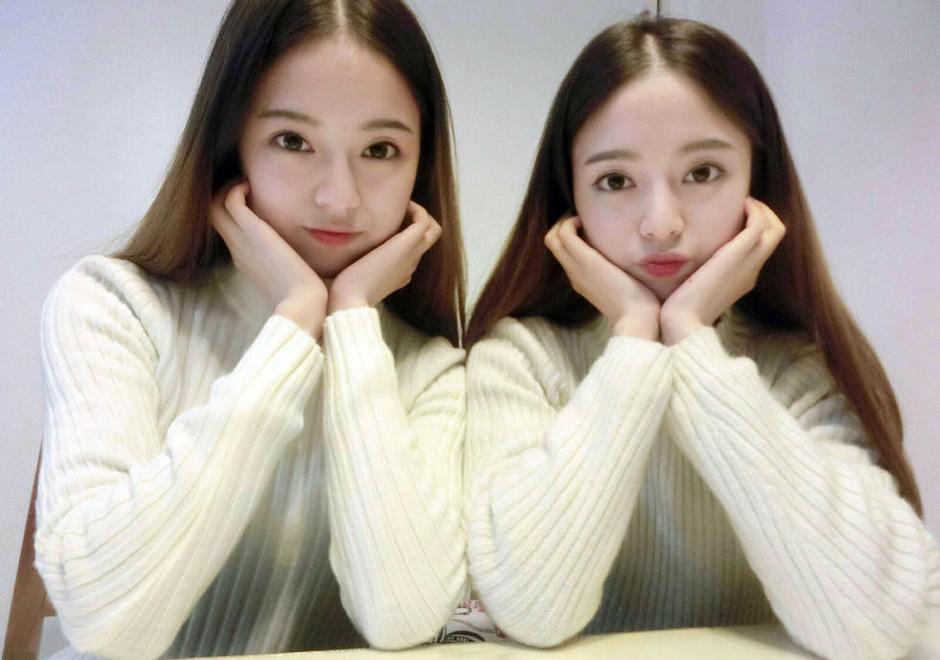 最美雙胞胎姐妹?；ㄗ呒t 眾網(wǎng)友膜拜被其征服