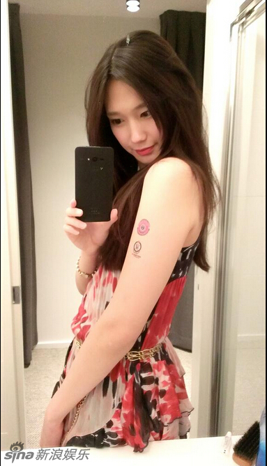 有顏有胸！日本變性美女性感迷人走紅網(wǎng)絡(luò)