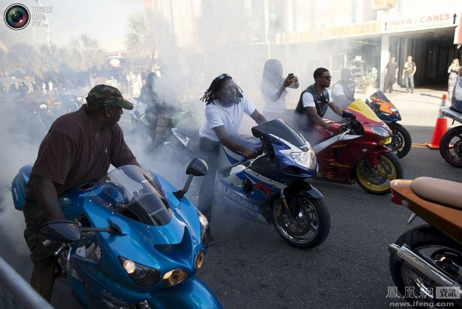 美國(guó)舉行摩托車(chē)大游行 紀(jì)念陣亡將士日
