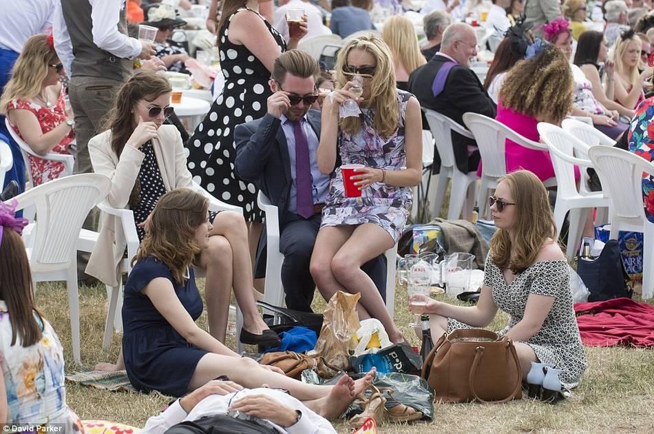 英國皇家賽馬會的“低俗”一面 英國皇家賽馬會的“低俗”一面